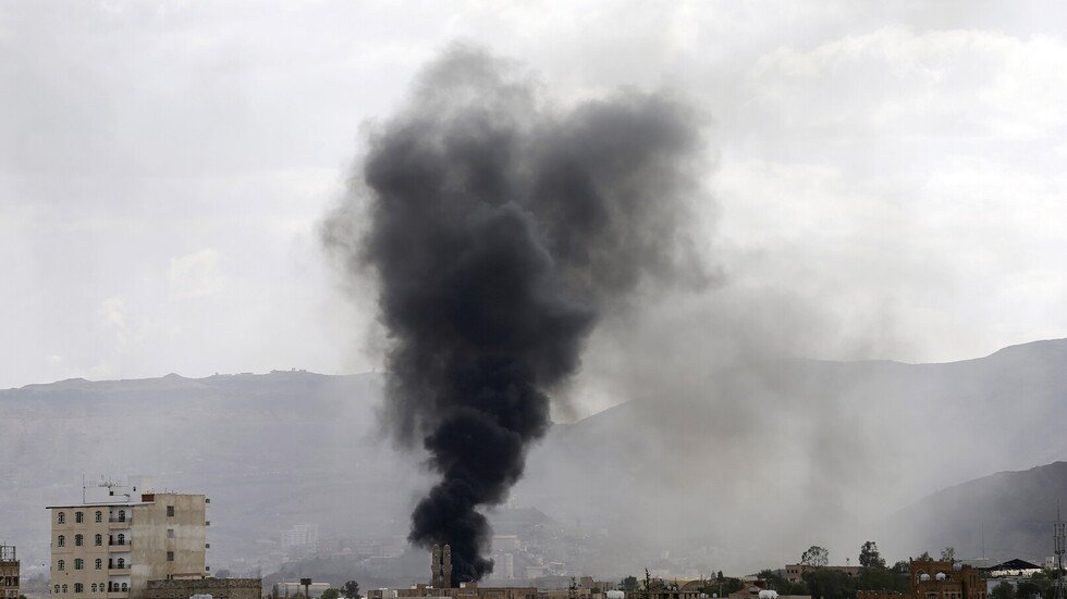 الحوثيون يعلنون مقتل 5 من أسرة واحدة بقصف للتحالف