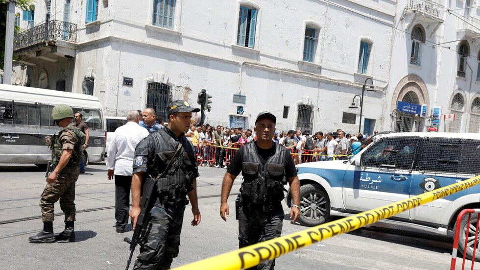 مقتل رجل أمن تونسي والاعتداء على عسكري بعد عملية طعن