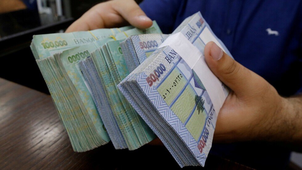 حاكم مصرف لبنان: الدولار متوفر في لبنان والكلام عن أزمة الدولار مضخم