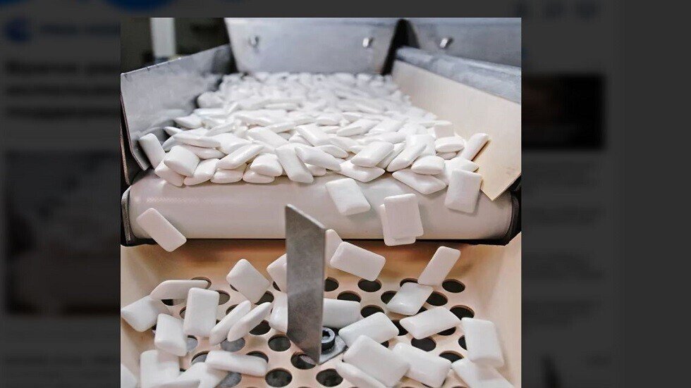 الأطباء يكشفون دور العلكة في الحفاظ على صحة الأسنان