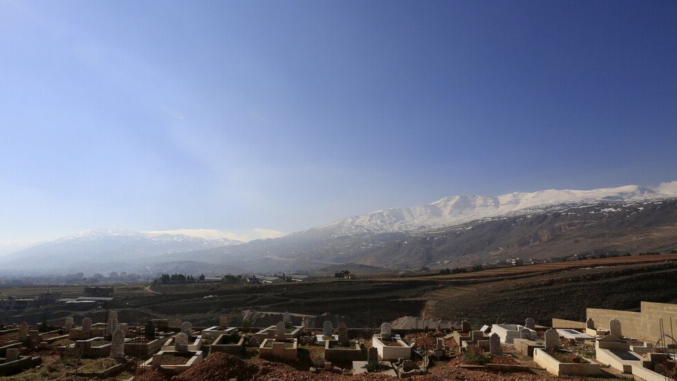 مصدر يروي لـ RT القصة الكاملة لـ "نبش قبر طفل سوري" شمال لبنان