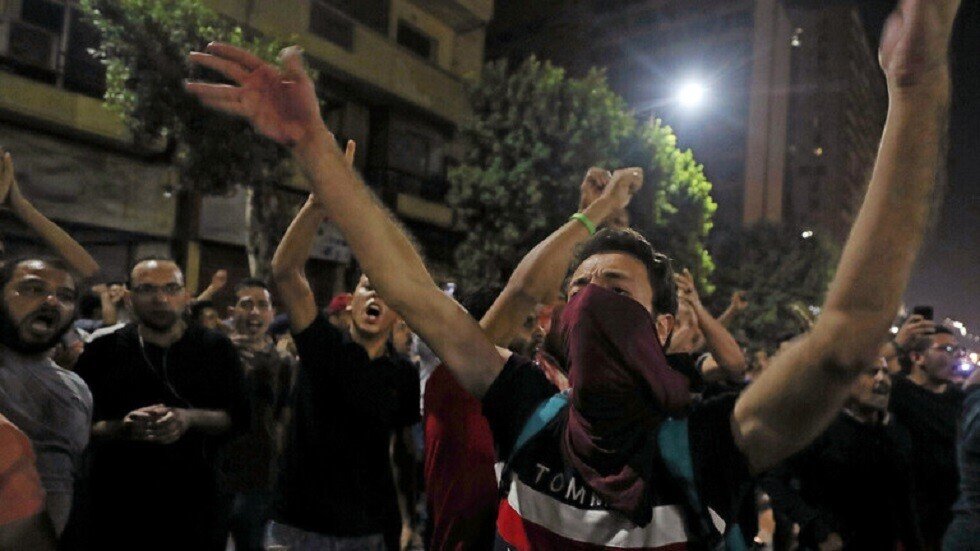 مصر.. نيابة أمن الدولة تقرر حبس 136 متهما بالتظاهر