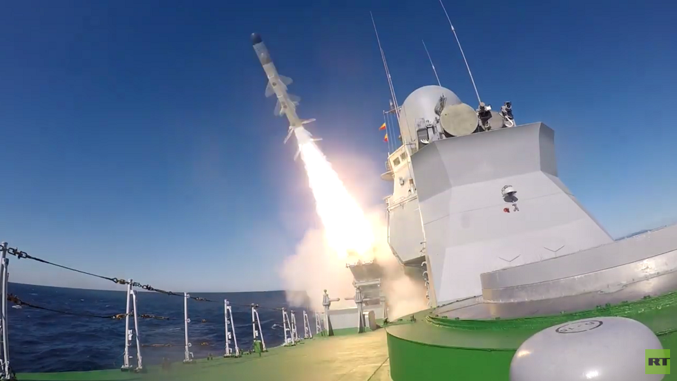 شاهد إطلاق صاروخ مجنح روسي مصمم لتدمير السفن الحربية