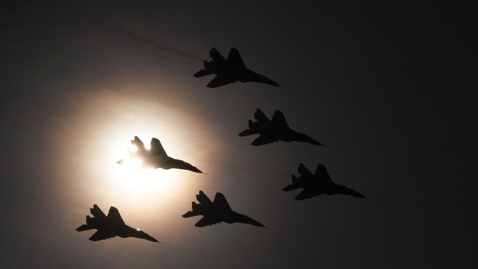 مصر.. مقاتلات "ميغ-29" تحلق في سماء القاهرة (صورة)