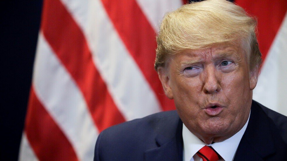 ترامب يصف مساعي الديمقراطيين لعزله بـ "مطاردة الساحرات"