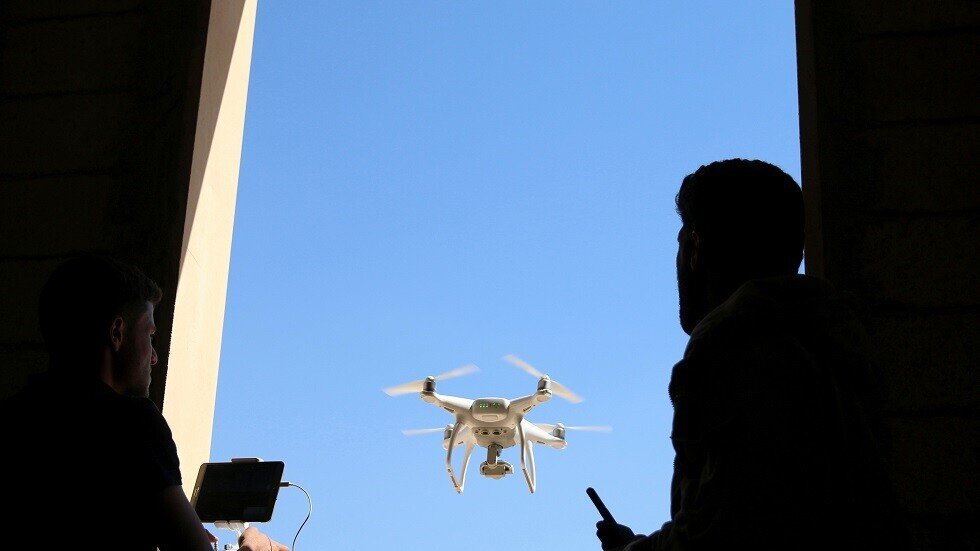 الولايات المتحدة تساعد المقاتلين في تجميع الطائرات المسيرة