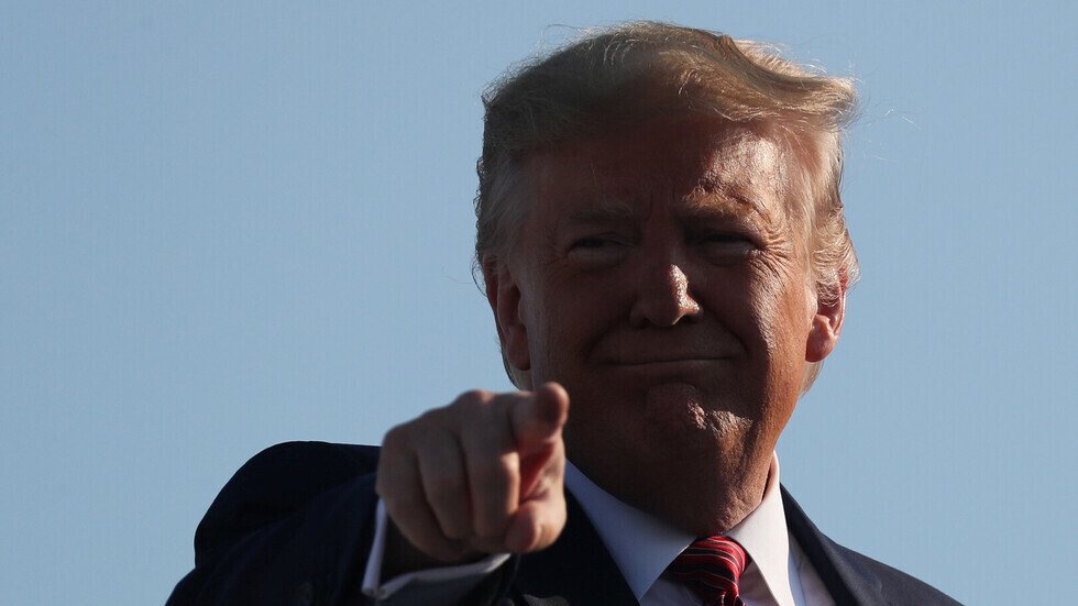 واشنطن تنشر مضمون الاتصال الهاتفي بين ترامب وزيلينسكي بعد بدء دراسة عزل الرئيس الأمريكي