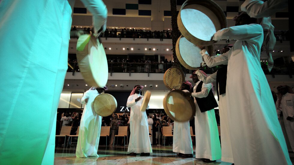 فيديوهات "رقص وغناء" من داخل المستشفى تحمل "الصحة" السعودية على التدخل