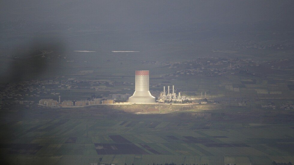 إيران تبني محطة كهربائية على الساحل السوري