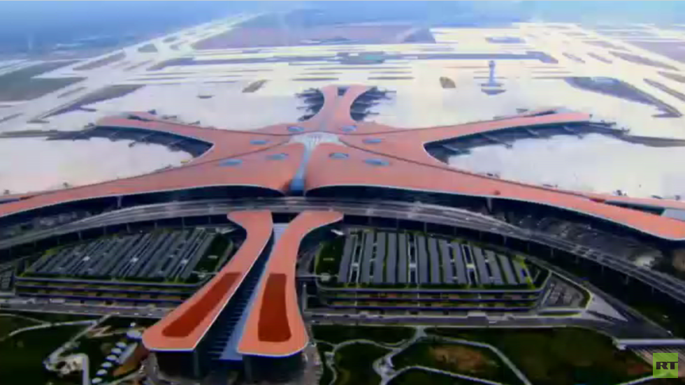 الصين تفتتح أحد أكبر المطارات في العالم