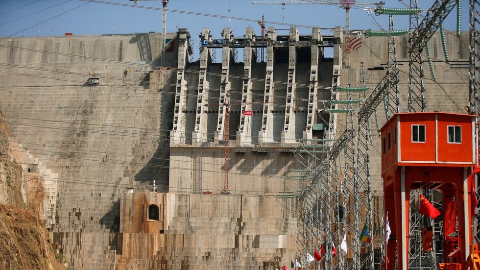 بعد تحذيرات السيسي.. اجتماع في مصر بحضور المخابرات والجيش حول سد النهضة