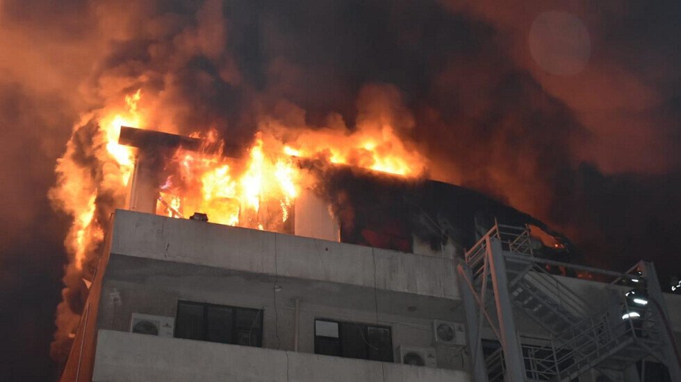 حريق ضخم يلتهم "مؤسسة الشهداء" وسط العاصمة بغداد