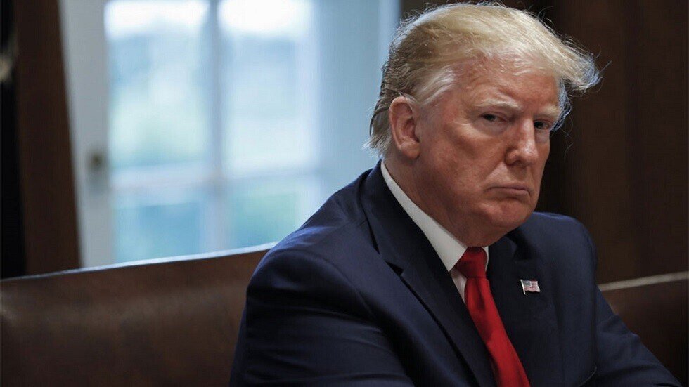 ترامب يبحث عمن فضحوا مكالمته مع رئيس أوكرانيا ويصفهم بالجواسيس