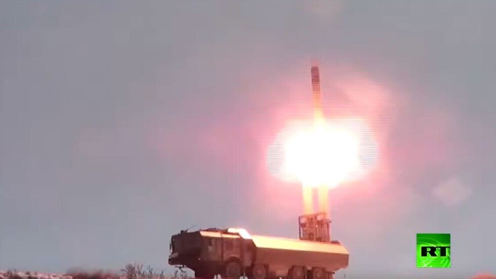 أول إطلاق لصاروخ 