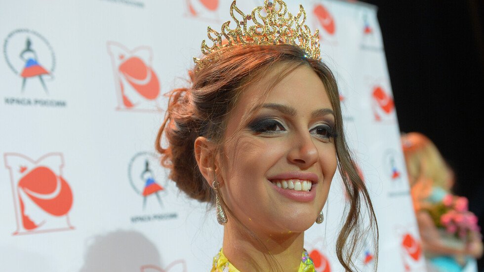 تصريحات مثيرة لملكة جمال روسيا عن زوجها السابق ملك ماليزيا