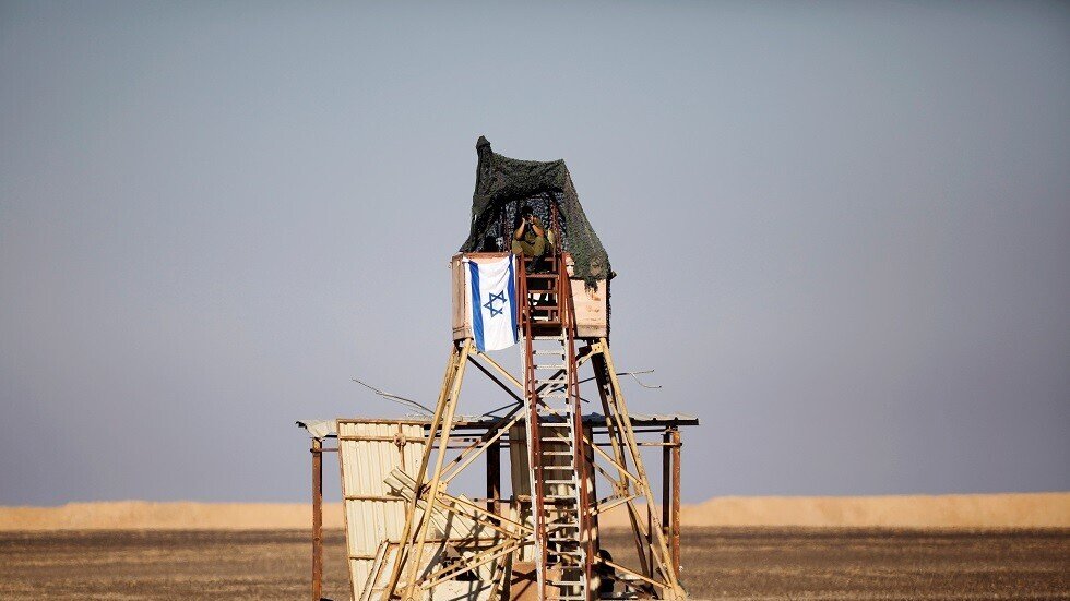 الجيش الإسرائيلي يعثر على قذيفة قادمة من الأراضي المصرية ويتحدث عن "انزلاق" للنيران