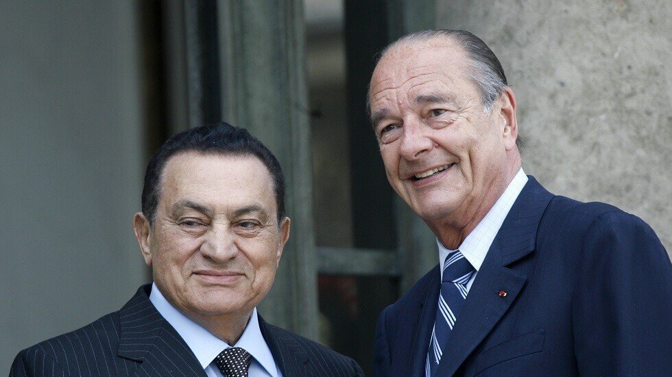 علاء مبارك ينشر صورا لأبيه وشيراك