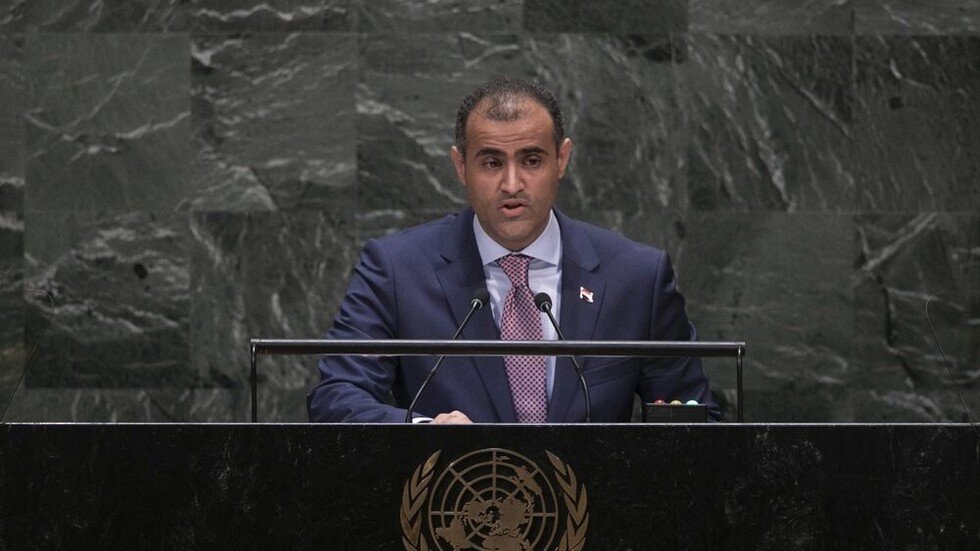 حكومة هادي تتهم الإمارات بقصف قواتها والأخيرة ترد بقوة