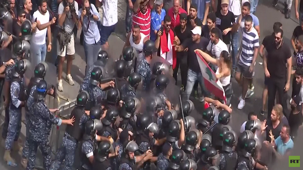 تجدد الاحتجاجات في لبنان وسط انتشار أمني مكثف