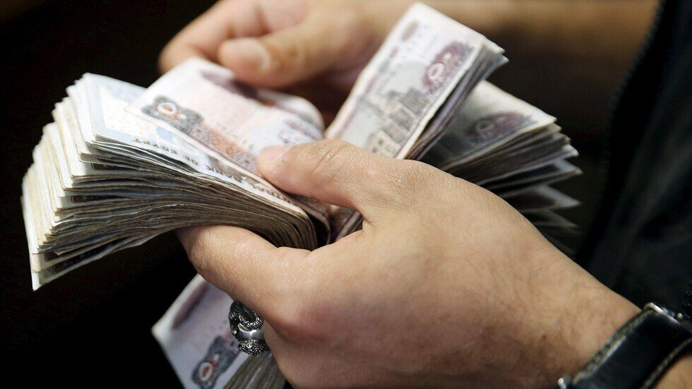 الجنيه المصري يرتفع عقب خفض البنك المركزي أسعار الفائدة