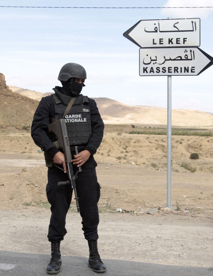 تونس: مقتل ضابط و3 إرهابيين في تبادل لإطلاق النار بولاية القصرين الحدودية