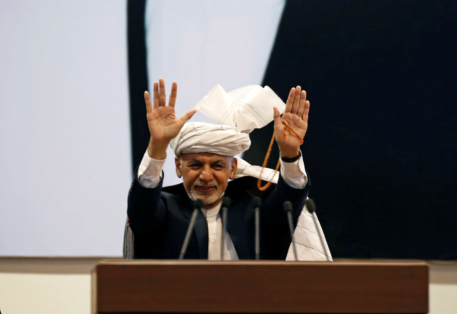 الرئيس الأفغاني يتسلم مسودة 