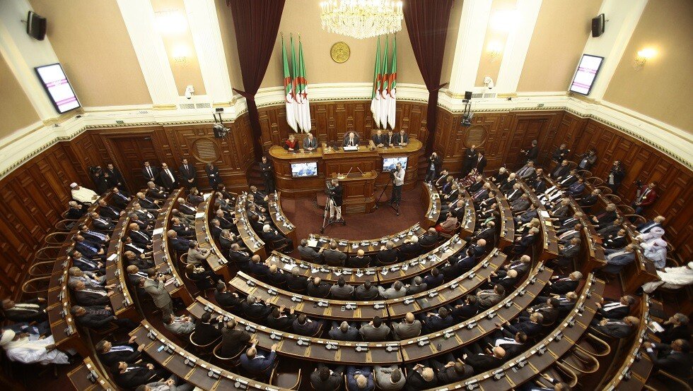 وزارة العدل الجزائرية تطلب رفع الحصانة البرلمانية عن 3 نواب