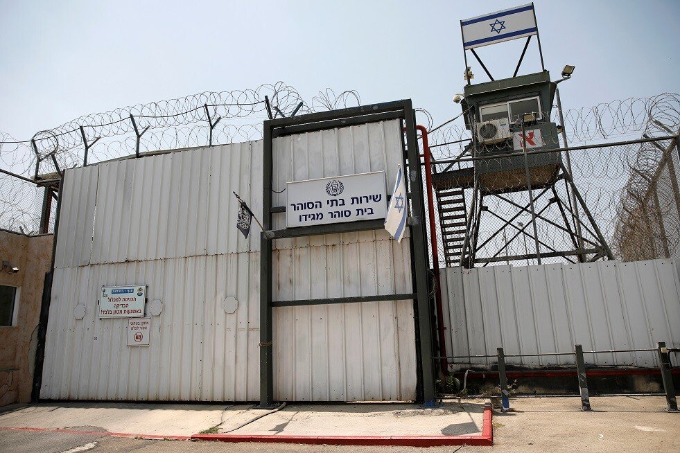مصلحة السجون الإسرائيلية ترفض ترجمة إجراءاتها إلى اللغة العربية