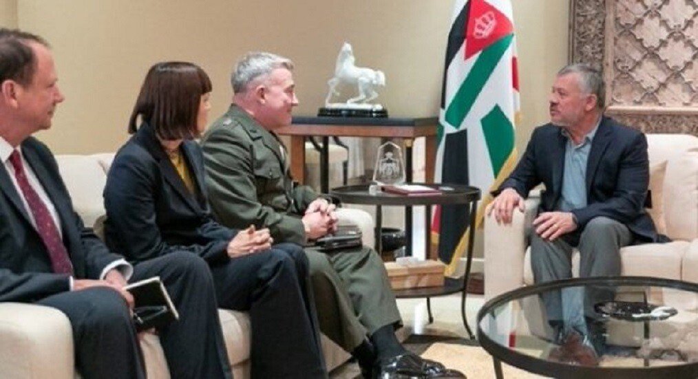 العاهل الأردني يلتقي قائد القيادة المركزية الأمريكية في عمان
