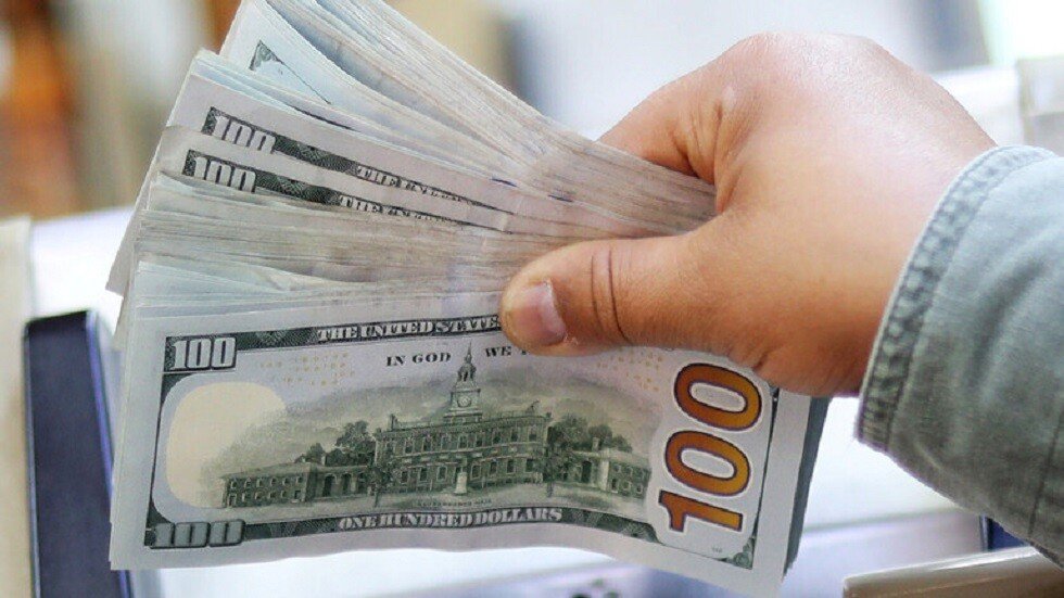 لماذا ينخفض الدولار في مصر؟