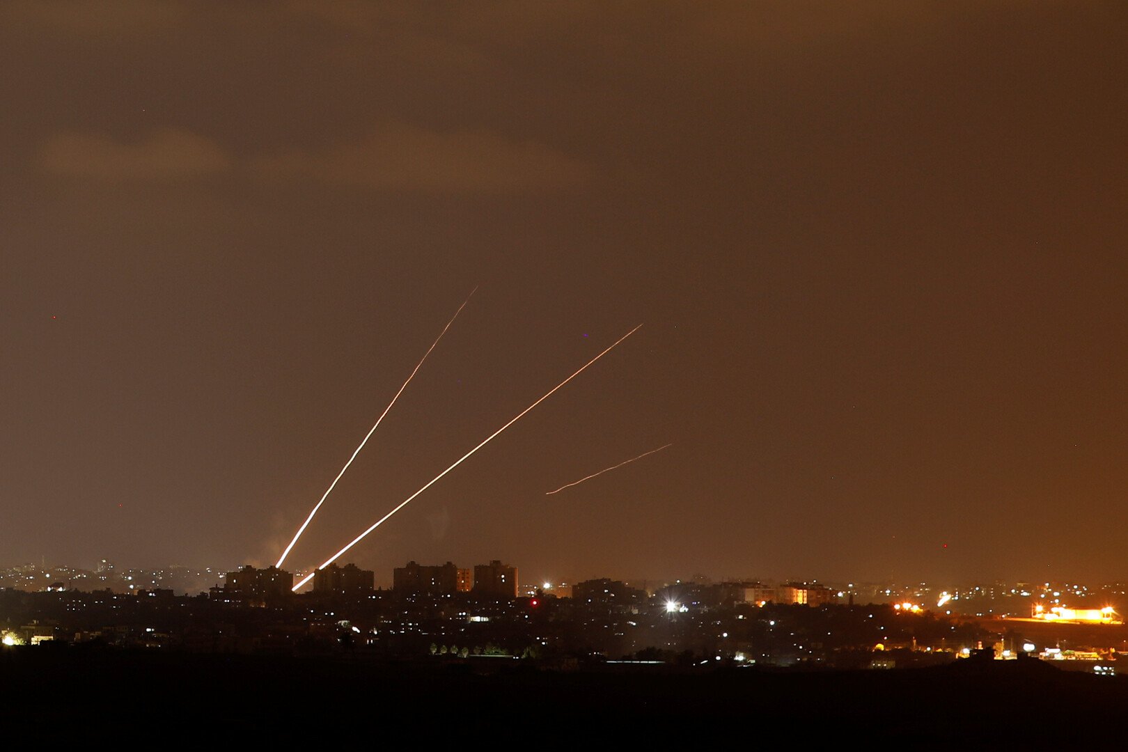 الجيش الإسرائيلي: إطلاق 5 قذائف صاروخية من قطاع غزة