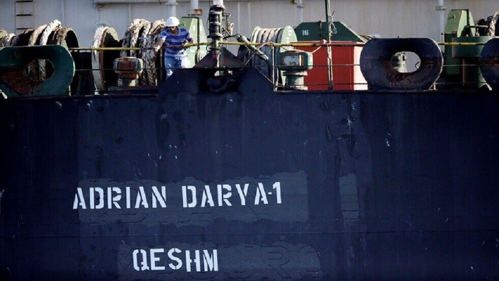 بولتون يفجر مفاجأة وينشر صورة ناقلة النفط الإيرانية قبالة ميناء سوري
