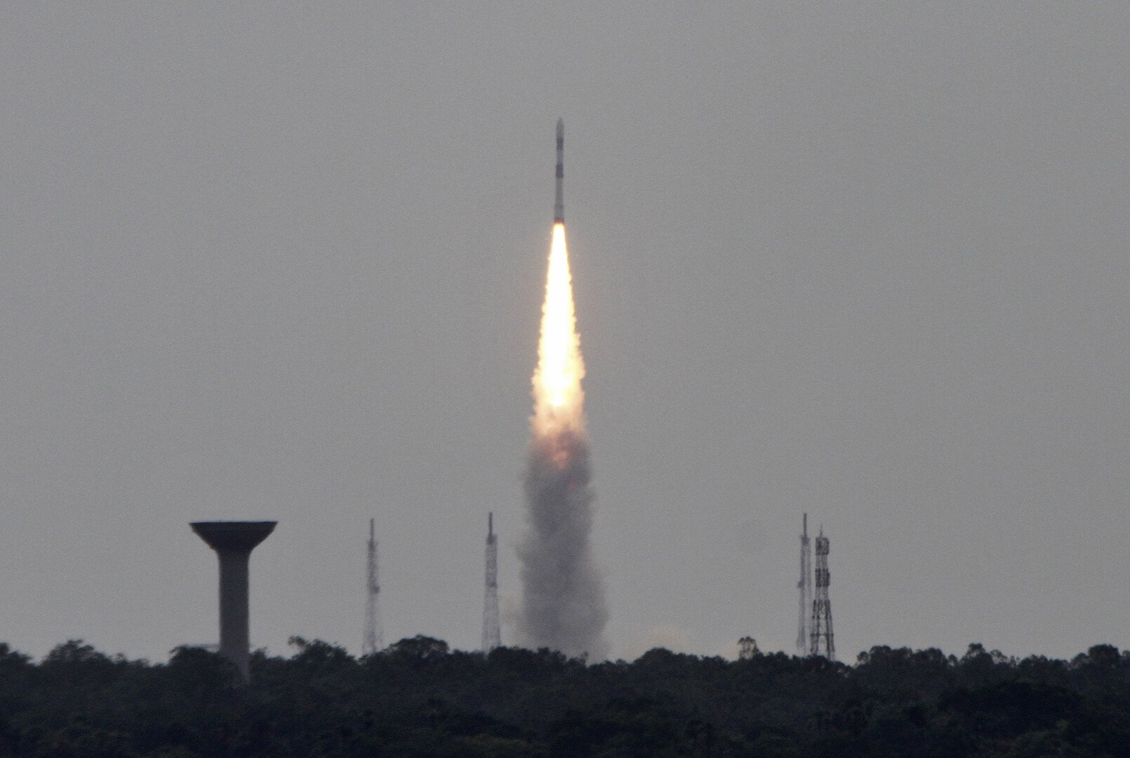 الهند تفقد الاتصال بمركبة غير مأهولة أرسلتها إلى القمر