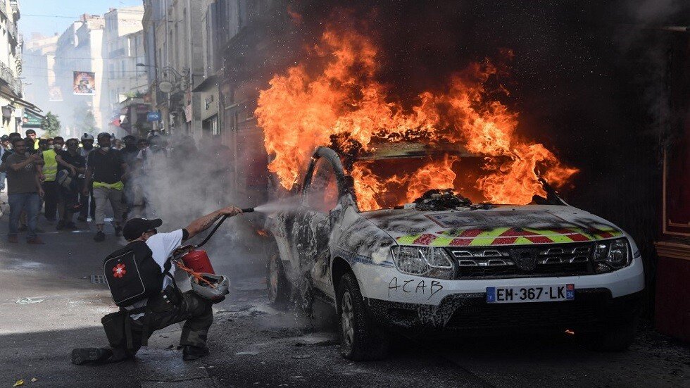 الشرطة الفرنسية تعتقل 89 متظاهرا من محتجي 