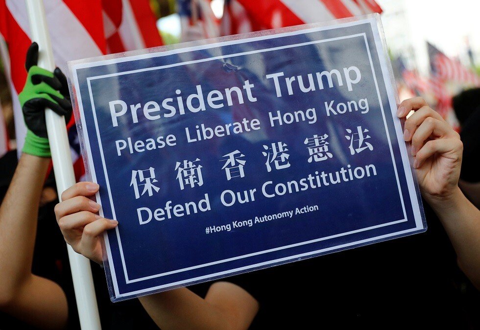 محتجو هونغ كونغ يطالبون ترامب بـ