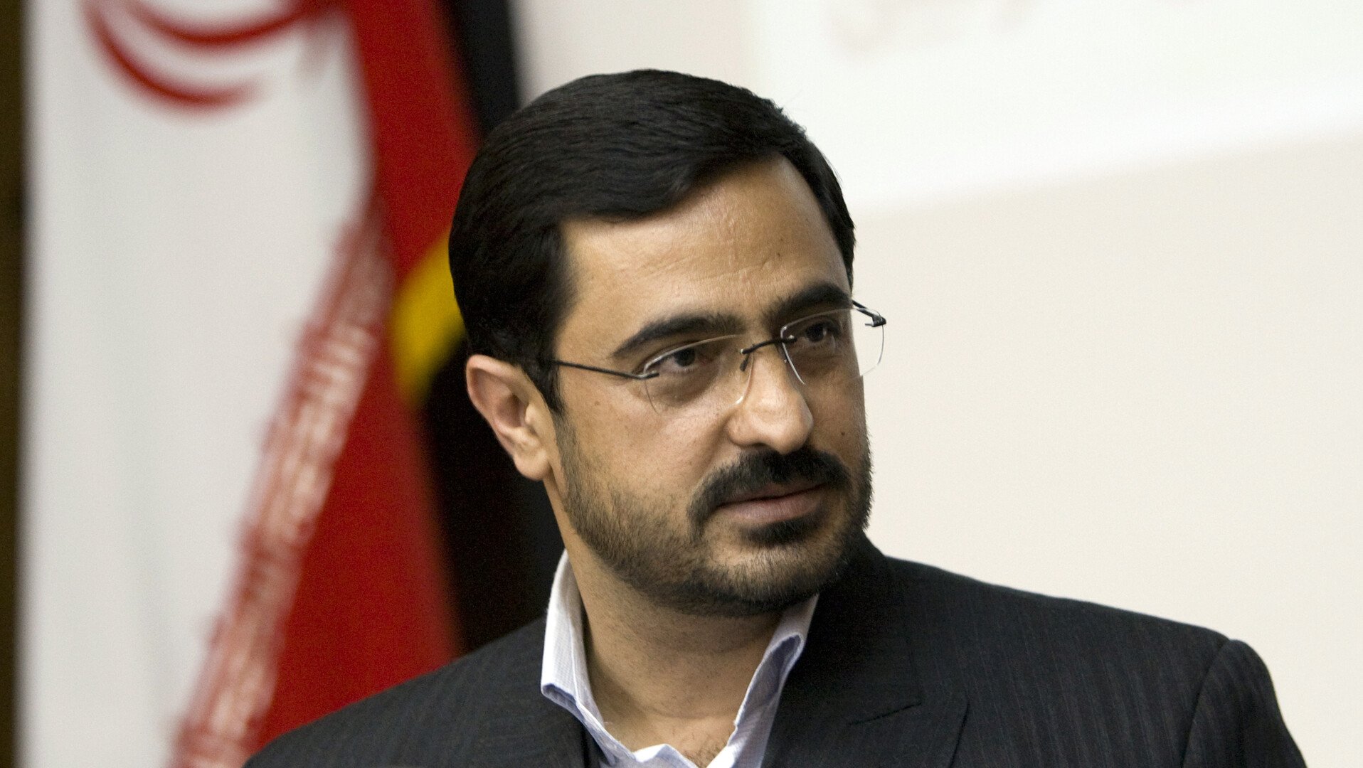 السلطات الإيرانية تفرج عن مدعي عام طهران السابق