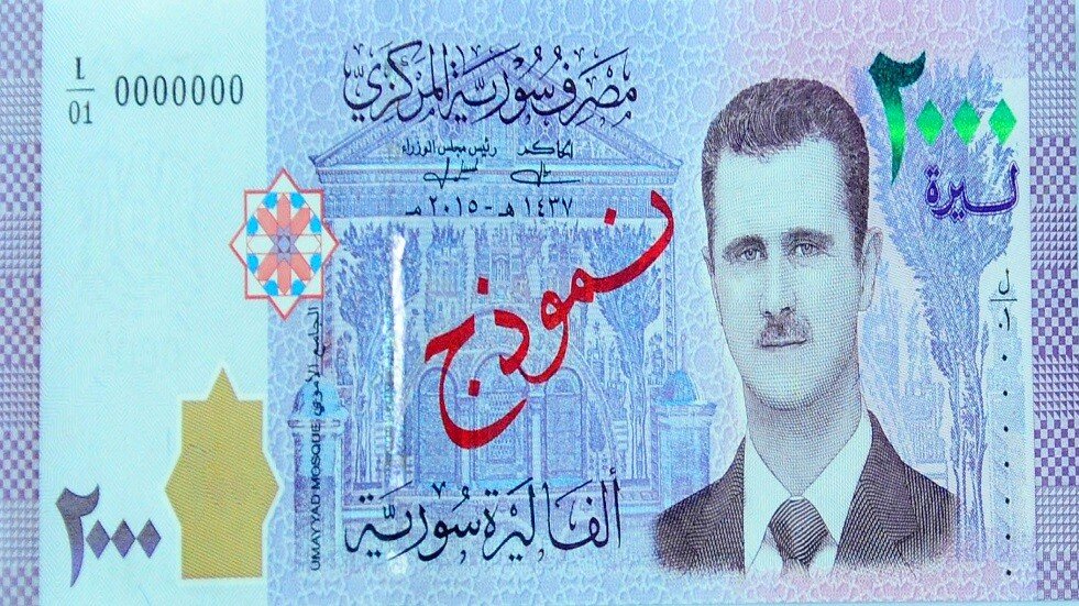 مخاوف في الشارع السوري بعد انخفاض سعر صرف الليرة أمام الدولار لأعلى مستوى منذ بدء الحرب