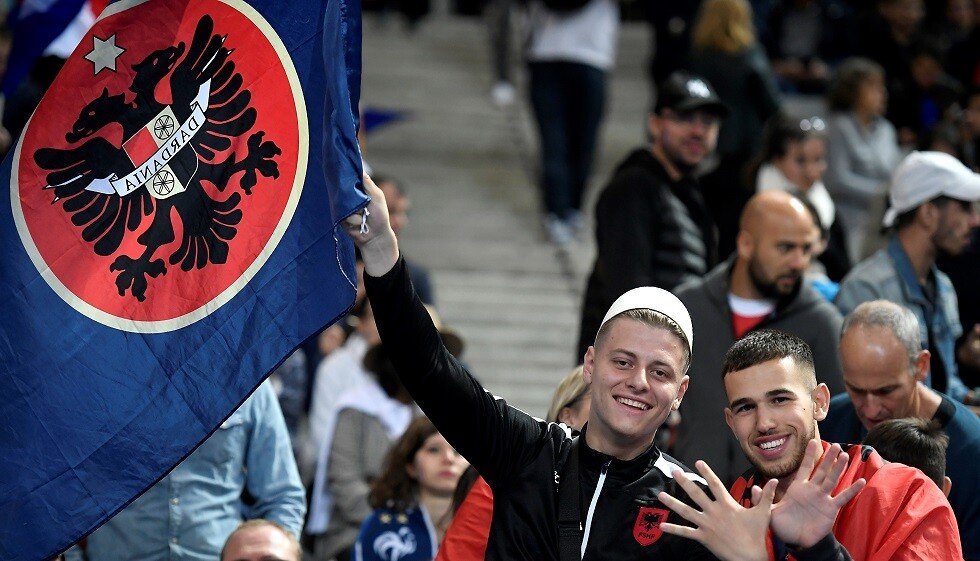 الرئيس الفرنسي يعتذر لألبانيا بسبب النشيد في تصفيات 