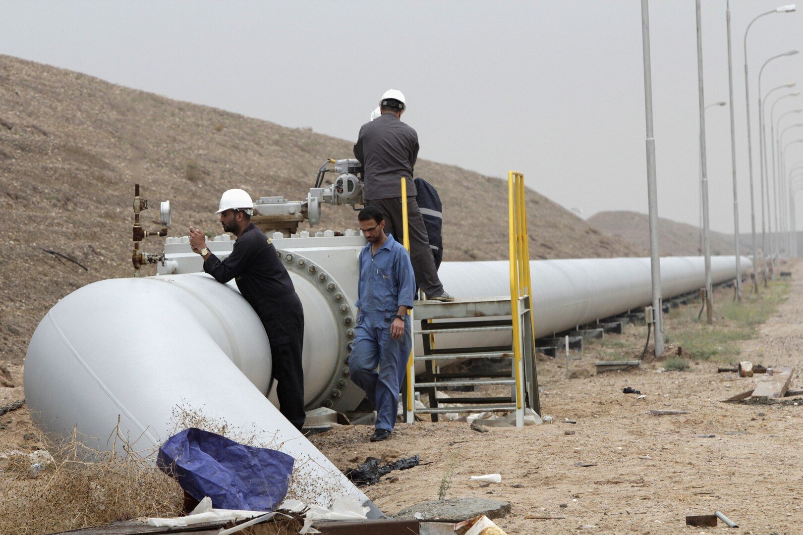 وزير النفط العراقي: نقترب من الوصول إلى إنتاج 5 ملايين برميل نفط يوميا