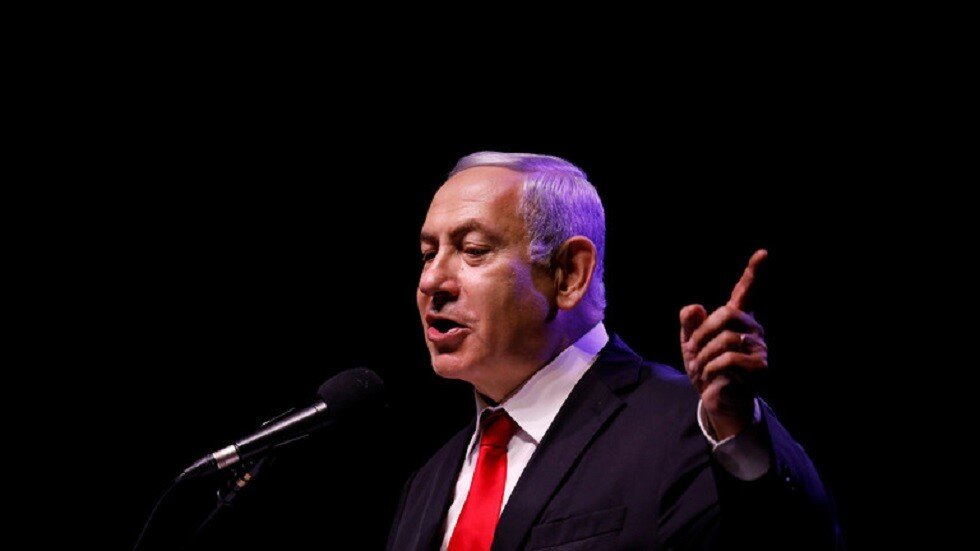 بالفيديو.. لحظة هروب رئيس وزراء إسرائيل بنيامين نتنياهو من قاعة في أسدود عقب تعرضها لقصف فلسطيني