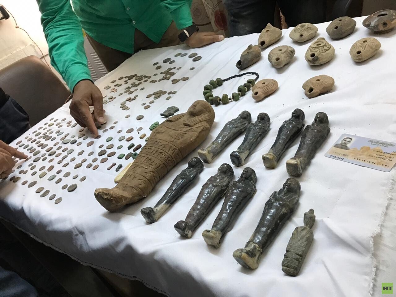 مصر.. ضبط كمية كبيرة من القطع الأثرية المعدة للبيع (صور + فيديو)