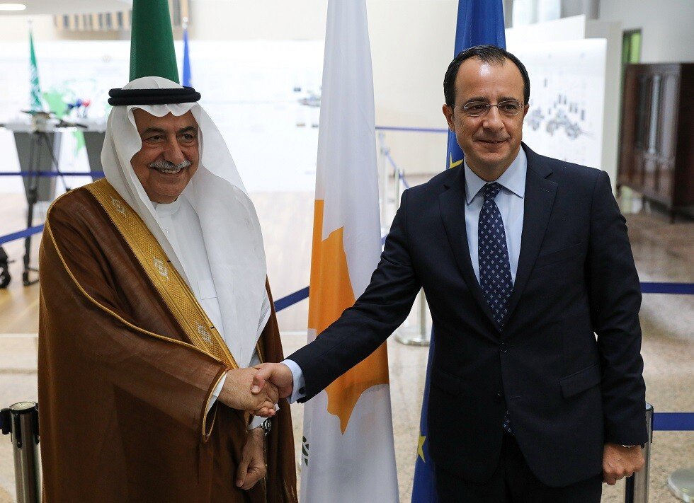 وزير الخارجية السعودي أثناء زيارة تاريخية لقبرص: ندعم سيادتها ومشروعيتها