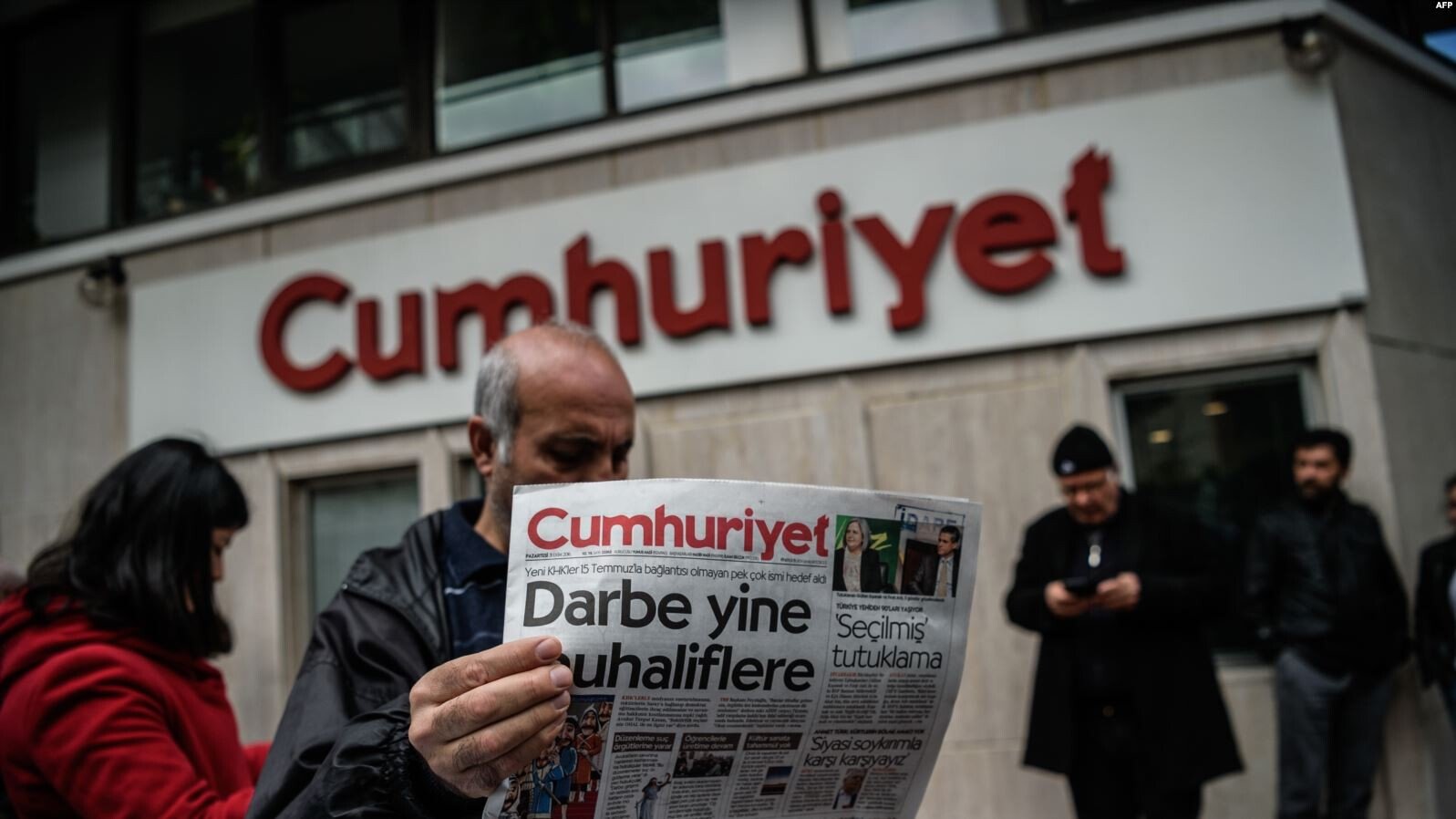 تركيا.. تبرئة 5 صحفيين من جريدة معارضة أدينوا سابقا بدعم الإرهاب