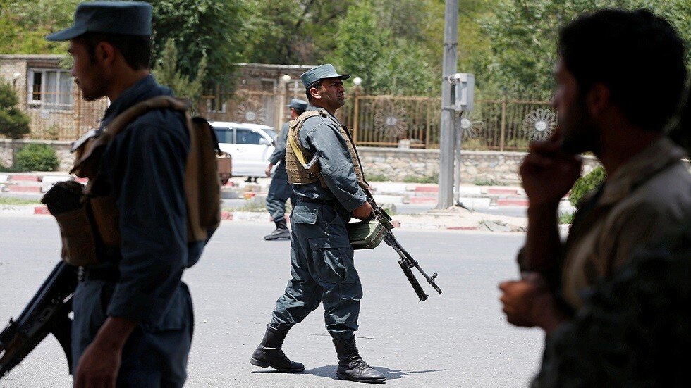 شرطيان أفغانيان يقتلان 11 من زملائهما