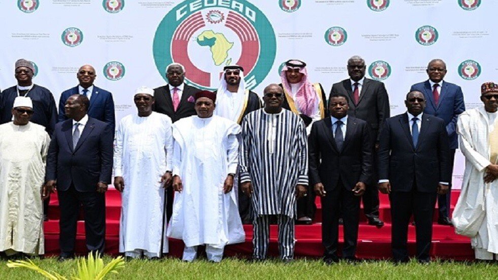 قادة دول غرب إفريقيا يتعهدون بمليار دولار لمكافحة التشدد الإسلامي