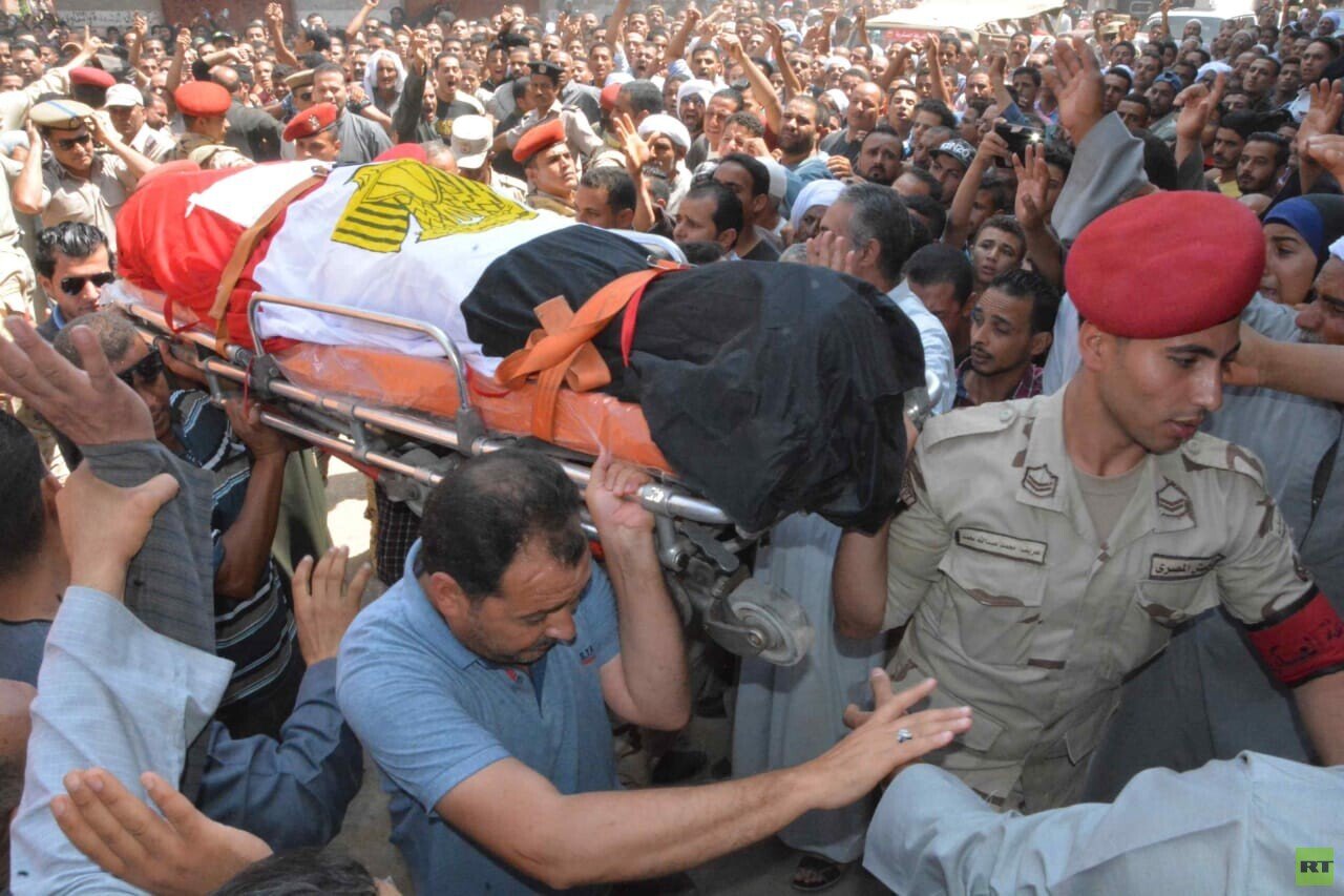 جنازة مهيبة لمجند مصري قضى في العريش