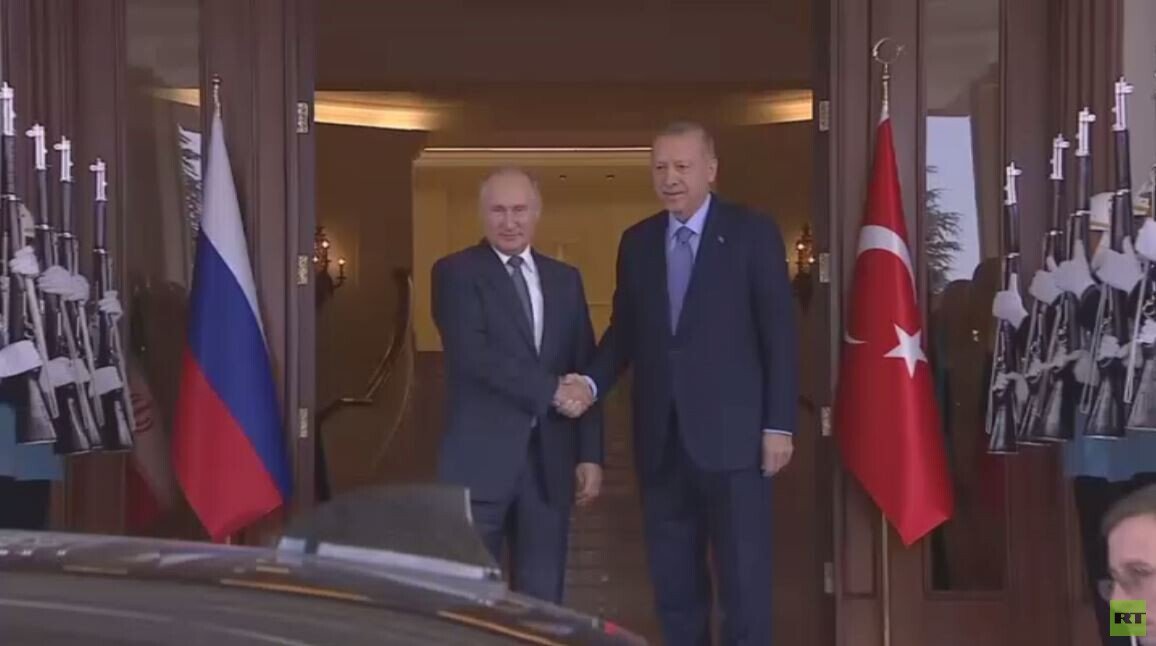 وصول بوتين إلى أنقرة للمشاركة في القمة الثلاثية مع أردوغان وروحاني حول سوريا