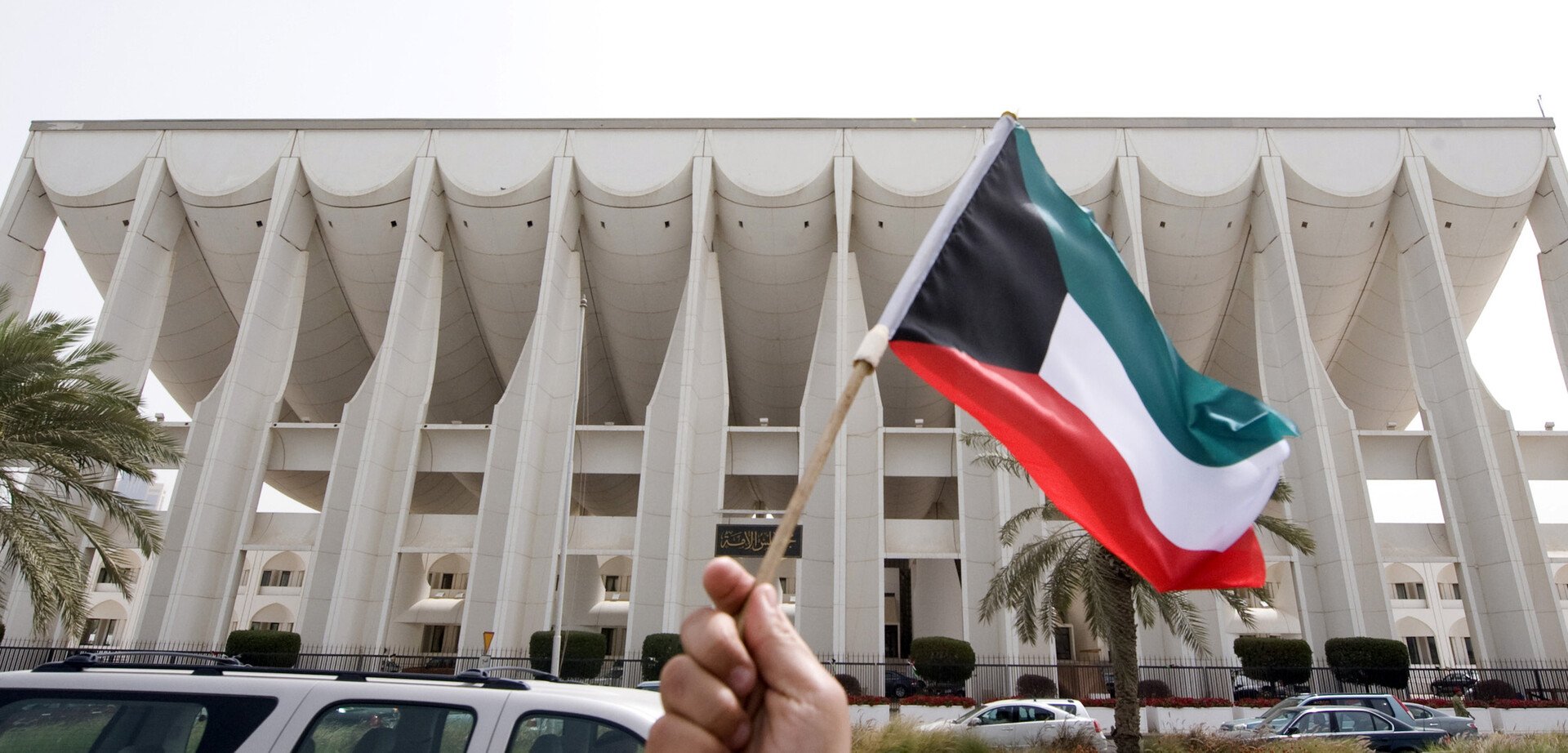 وزير الخارجية الكويتي يدعو الجيش إلى الاستعداد والحذر من أي مخاطر محتملة