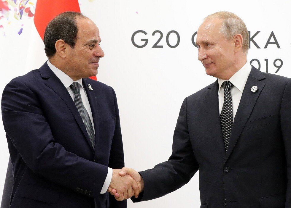 بوتين يلتقي السيسي خلال قمة روسيا-إفريقيا في  سوتشي