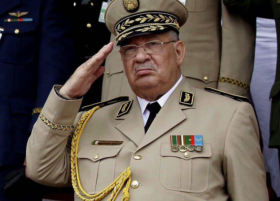 قائد أركان الجيش الجزائري يأمر بمنع متظاهري المدن الأخرى من دخول العاصمة